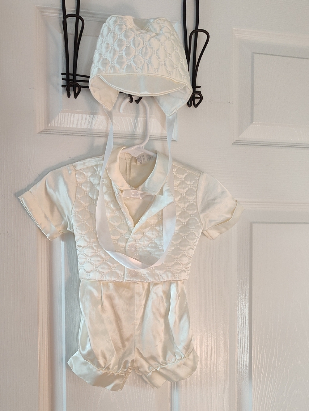 Source Unknown Cream Satin Baby Matching Set with Bonnet